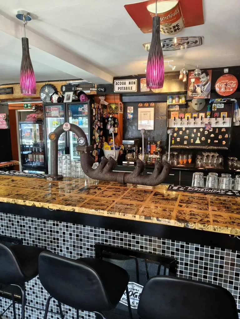 lomma krogens bar med öltappar